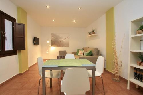 Inside Casa De La Alberca Apartment Granada